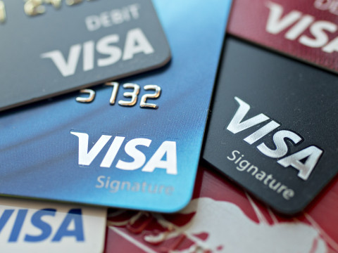 فيزا وماستركارد تقوم بتخفيض رسوم البطاقات بين البنوك في الولايات المتحدة